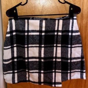 ⭐️SOLD⭐️Zaful Plaid Wool Blend A-Line Mini Skirt
